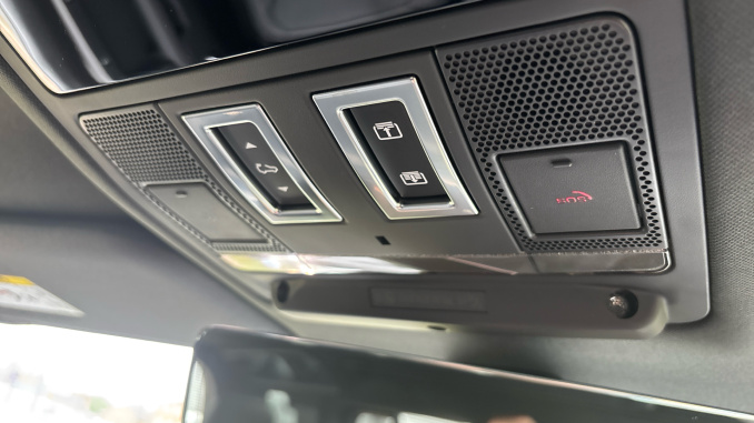 Land Rover Defender 3.0 D250 X-Dynamic HSE 110 5dr Auto Diesel Estate - Image 38